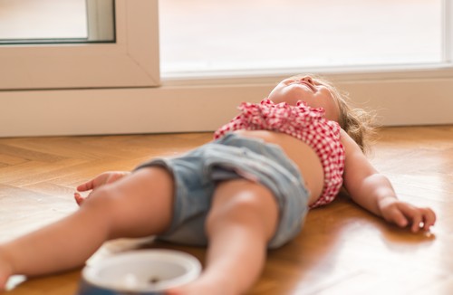 How to deal with toddler temper tantrum
