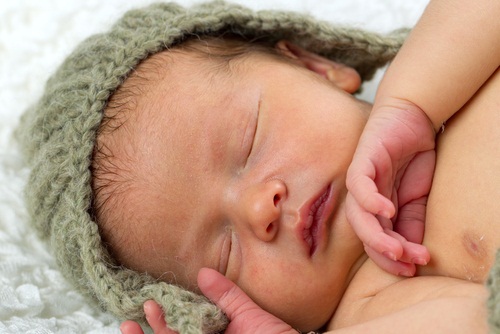 Baby Hats: Why Newborns Don’t Need Them